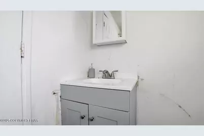  202 N Courtland Street, East Stroudsburg, PA 18301 - Photo 32