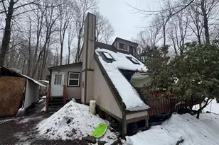 2219 Maple Leaf Ct, Pocono Lake, PA 18347 - Photo 2