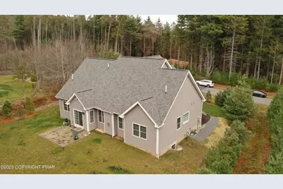  223 Canterbury Circle, Blakeslee, PA 18610 - Photo 4