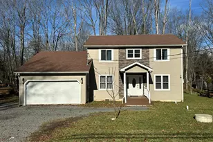 5186 Hummingbird Dr, Pocono Summit, PA 18346 - Photo 1