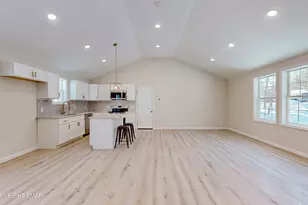 515 Hummingbird Ct, Bushkill, PA 18324 - Photo 4