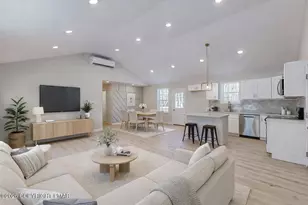 515 Hummingbird Ct, Bushkill, PA 18324 - Photo 2