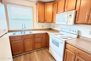 68 E Railroad St, Nesquehoning, PA 18240 - Photo 8