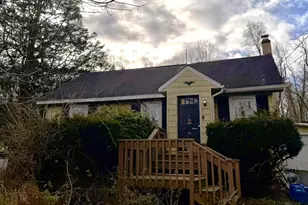 524 Independence Rd, East Stroudsburg, PA 18301 - Photo 2