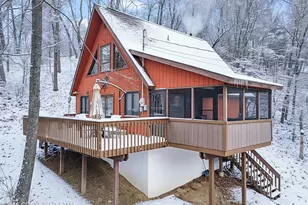 250 Brentwood Dr, Bushkill, PA 18324 - Photo 1