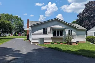 1069 Fritz Ave, Stroudsburg, PA 18360 - Photo 2