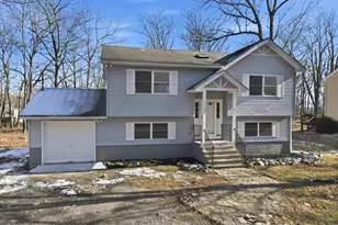 1397 Bear Dr, Bushkill, PA 18324 - Photo 1