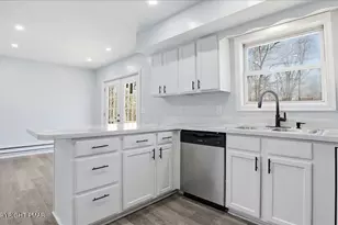 1397 Bear Dr, Bushkill, PA 18324 - Photo 12