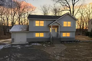 1397 Bear Dr, Bushkill, PA 18324 - Photo 2