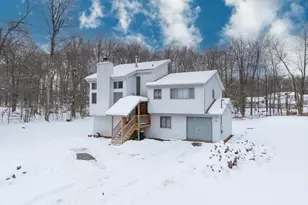 153 Thornapple Ln, Tobyhanna, PA 18466 - Photo 2