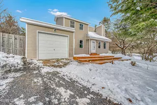 405 Skyline Dr, Blakeslee, PA 18610 - Photo 1