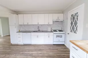 17 Hilltop Cir, East Stroudsburg, PA 18302 - Photo 6