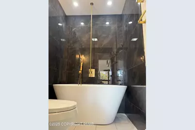  215 Greenbriar Circle, Tobyhanna, PA 18466 - Photo 14