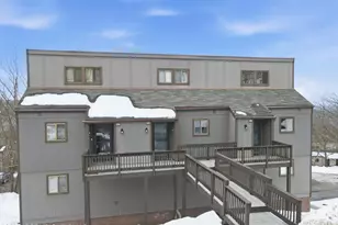 227 Cross Country Ln, Tannersville, PA 18372 - Photo 2