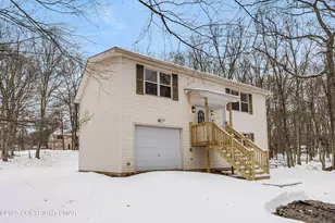 2127 Bushkill Cir, Bushkill, PA 18324 - Photo 2