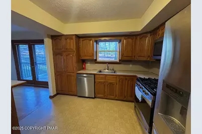  122 Deep Woods Lane, Stroudsburg, PA 18360 - Photo 8