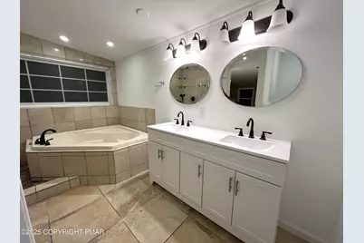  655 Long Mountain Road, Effort, PA 18330 - Photo 10