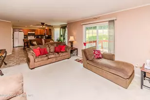 3290 Bluebird Dr, Bushkill, PA 18324 - Photo 12