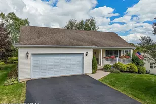 317 Golden Oaks Dr, White Haven, PA 18661 - Photo 2