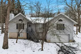 75 Hilltop Cir, East Stroudsburg, PA 18302 - Photo 2
