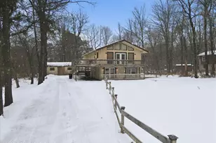 401 Clearview Dr, Long Pond, PA 18334 - Photo 2