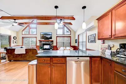  136 Pineknoll Drive, Lake Harmony, PA 18624 - Photo 24