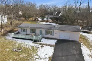 140 Louise Ln, Bartonsville, PA 18321 - Photo 2