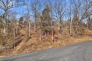 520 Edgemont Rd, Stroudsburg, PA 18360 - Photo 1