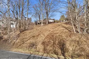 516 Edgemont Rd, Stroudsburg, PA 18360 - Photo 1