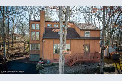  122 Dover Drive, Bushkill, PA 18324 - Photo 2