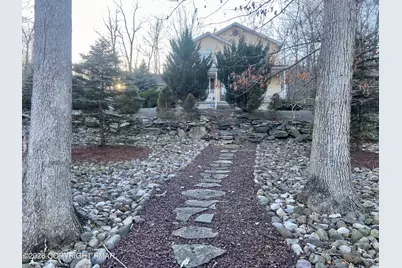  7004 Woodbridge Drive, Bushkill, PA 18324 - Photo 2