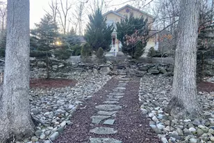 7004 Woodbridge Dr, Bushkill, PA 18324 - Photo 2