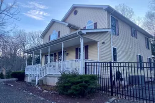 7004 Woodbridge Dr, Bushkill, PA 18324 - Photo 1