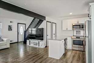 3260 Bluebird Dr, Bushkill, PA 18324 - Photo 10