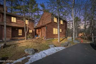 518 Wales Ct, Bushkill, PA 18324 - Photo 1