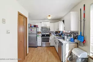 518 Wales Ct, Bushkill, PA 18324 - Photo 4