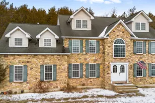 137 Old Kettle Ct, Stroudsburg, PA 18360 - Photo 1