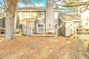 188 Snow Ridge Cir, Lake Harmony, PA 18624 - Photo 2