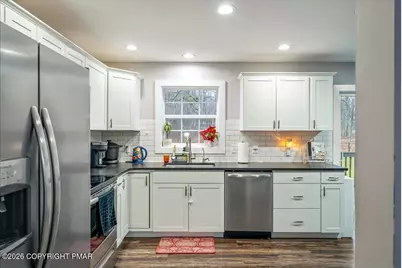  241 Squirrelwood Court, Effort, PA 18330 - Photo 14