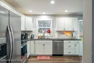 241 Squirrelwood Ct, Effort, PA 18330 - Photo 14