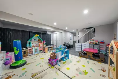  241 Squirrelwood Court, Effort, PA 18330 - Photo 24