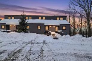 3 Middle Village Way, Tannersville, PA 18372 - Photo 2