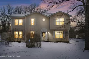 127 Simmons Pl, Bushkill, PA 18324 - Photo 1