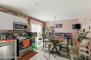 127 Simmons Pl, Bushkill, PA 18324 - Photo 6