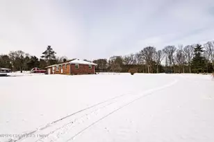 4010 Manor Dr, Stroudsburg, PA 18360 - Photo 4