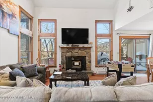 393 Vista Dr, Tannersville, PA 18372 - Photo 4