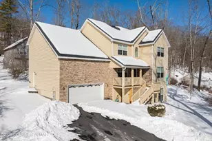 2115 Hemlock Ln, East Stroudsburg, PA 18302 - Photo 2