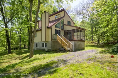  218 Blue Jay Court, Bushkill, PA 18324 - Photo 2