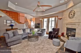 364 Joanne Ct, Bartonsville, PA 18321 - Photo 4