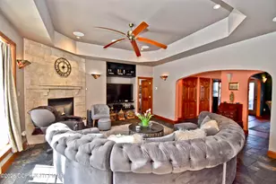 364 Joanne Ct, Bartonsville, PA 18321 - Photo 2